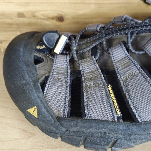 Keen 7.5 Newport H2 Gray Water Hiking Walking Outdoor Rugged Toggle Sandals - Picture 5 of 15